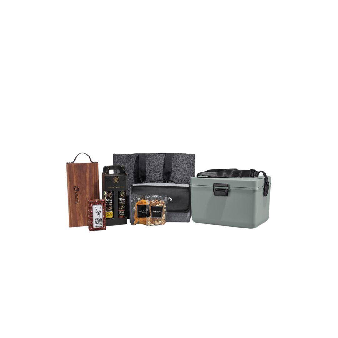YATTA Trailside Treasure 8 Piece Set Hamper